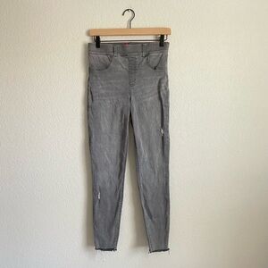 Spanx Jean ish Leggings Womens Medium Gray Pull On Shaping Stretch Denim Raw Hem